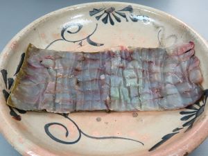 クリックで拡大表示 スズキの昆布締め