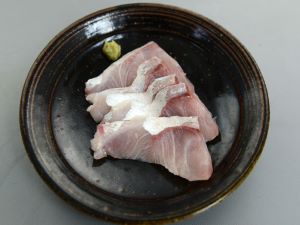 クリックで拡大表示 ロウニンアジの刺身