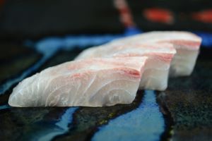 クリックで拡大表示 マルコバンの刺身