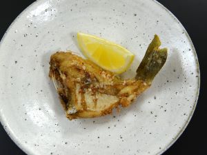 クリックで拡大表示 シマハギの唐揚げ