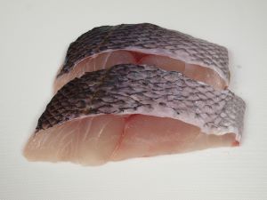 クリックで拡大表示 アオダイの切り身