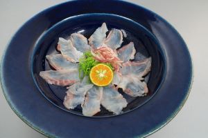 クリックで拡大表示 メジナの薄造り