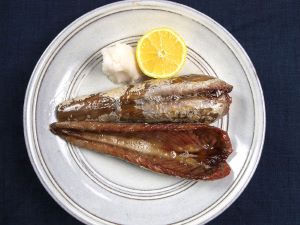 クリックで拡大表示 カツオの腹も干し