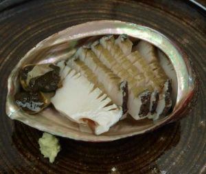 クリックで拡大表示 クロアワビの刺身