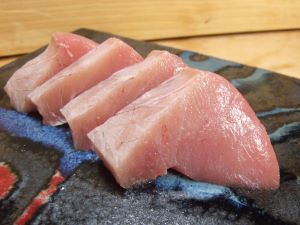 クリックで拡大表示 キハダマグロの刺身