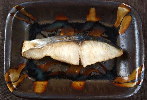 クリックで拡大表示 サワラの刺身(焼霜造り)