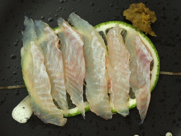 シマウシノシタの昆布締め