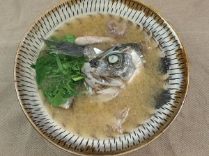 スズキのあらのみそ汁