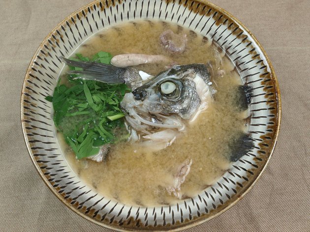 スズキのあらのみそ汁