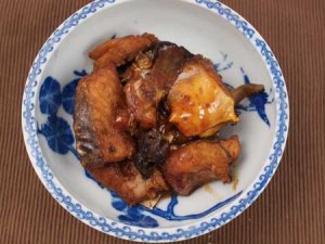 ビワコオオナマズの煮つけ