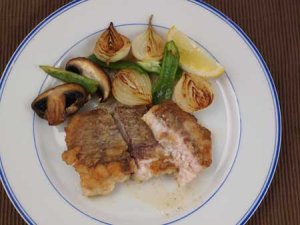 ビワコオオナマズのムニエル