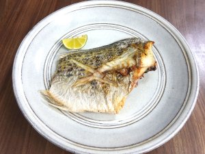 ヤマトイトヒキクロサギの塩焼き