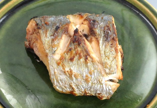ニジョウサバの塩焼き