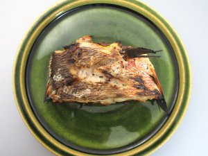 クロホシフエダイの塩焼き