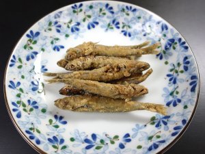 トウゴロウイワシの唐揚げ
