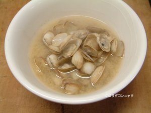 ヒラタヌマコダキガイのみそ汁