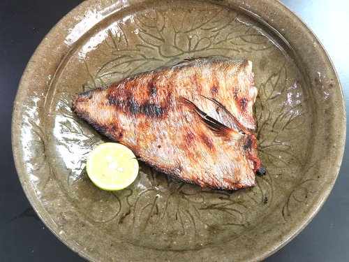 マルバラシマガツオの塩焼き
