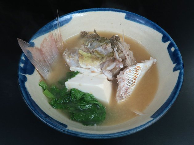 タテシマフエフキのみそ汁（魚汁）