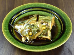 ヨロイアジの煮つけ