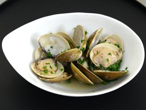 チョウセンハマグリのワイン蒸し