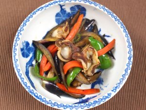 オオミゾガイと夏野菜の炒め煮