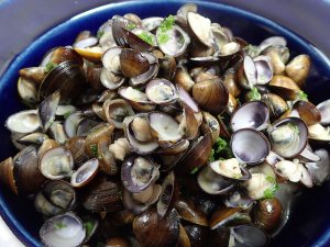 シジミのワイン蒸し