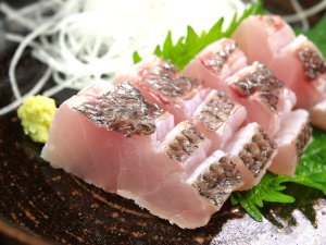 クログチの焼霜造り