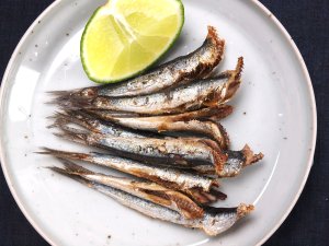 カタクチイワシの塩焼き