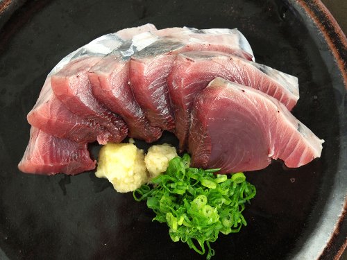 カツオの刺身