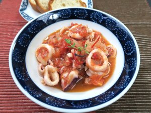 ケンサキイカのトマト煮込み