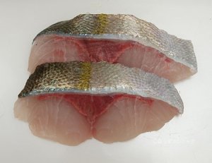 カンパチの刺身の色合い