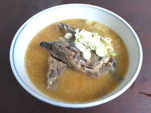 キハダマグロのあらのみそ汁