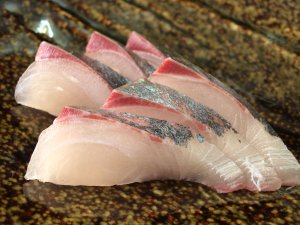 養殖シマアジの刺身