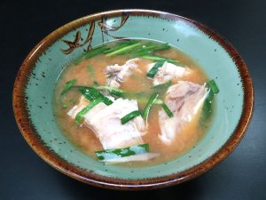 ヒレジロマンザイウオのみそ汁