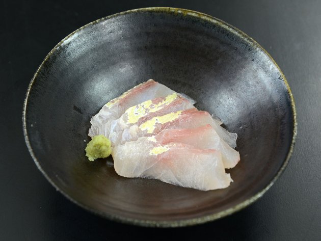 コガネシマアジの刺身