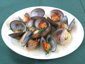 オキシジミのワイン蒸し