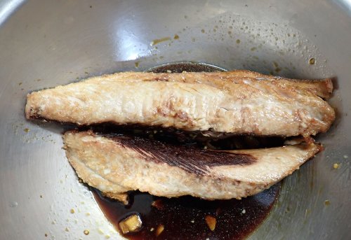 漬け込んで作るカツオのたたき