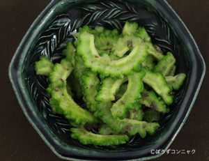 クリックで拡大表示 ゴーヤとすくがらすの炒め物