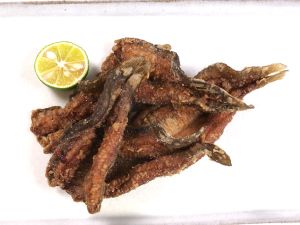 クリックで拡大表示 カラドジョウの唐揚げ