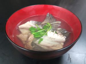 クリックで拡大表示 クロホシマンジュウダイの潮汁