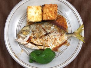 クリックで拡大表示 リュウキュウヨロイアジのバター焼き