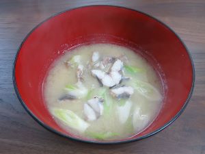 クリックで拡大表示 アヤトビウオのみそ汁