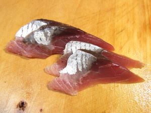 クリックで拡大表示 オニアジの刺身