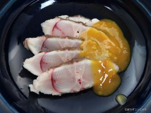 クリックで拡大表示 コモンサカタザメの刺身
