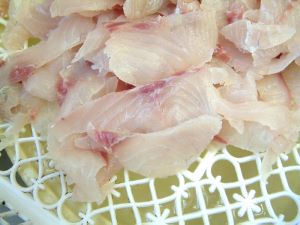 クリックで拡大表示 ニゴイの洗いを作る