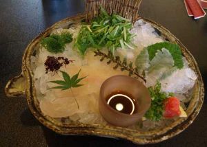 クリックで拡大表示 ナマズの刺身