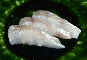 クリックで拡大表示 ニベの焼霜造り