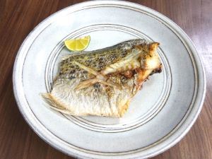 クリックで拡大表示 ヤマトイトヒキクロサギの塩焼き