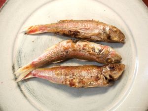 クリックで拡大表示 ヒメジの丸干し