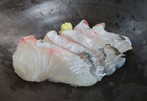 クリックで拡大表示 ウマヅラアジの刺身